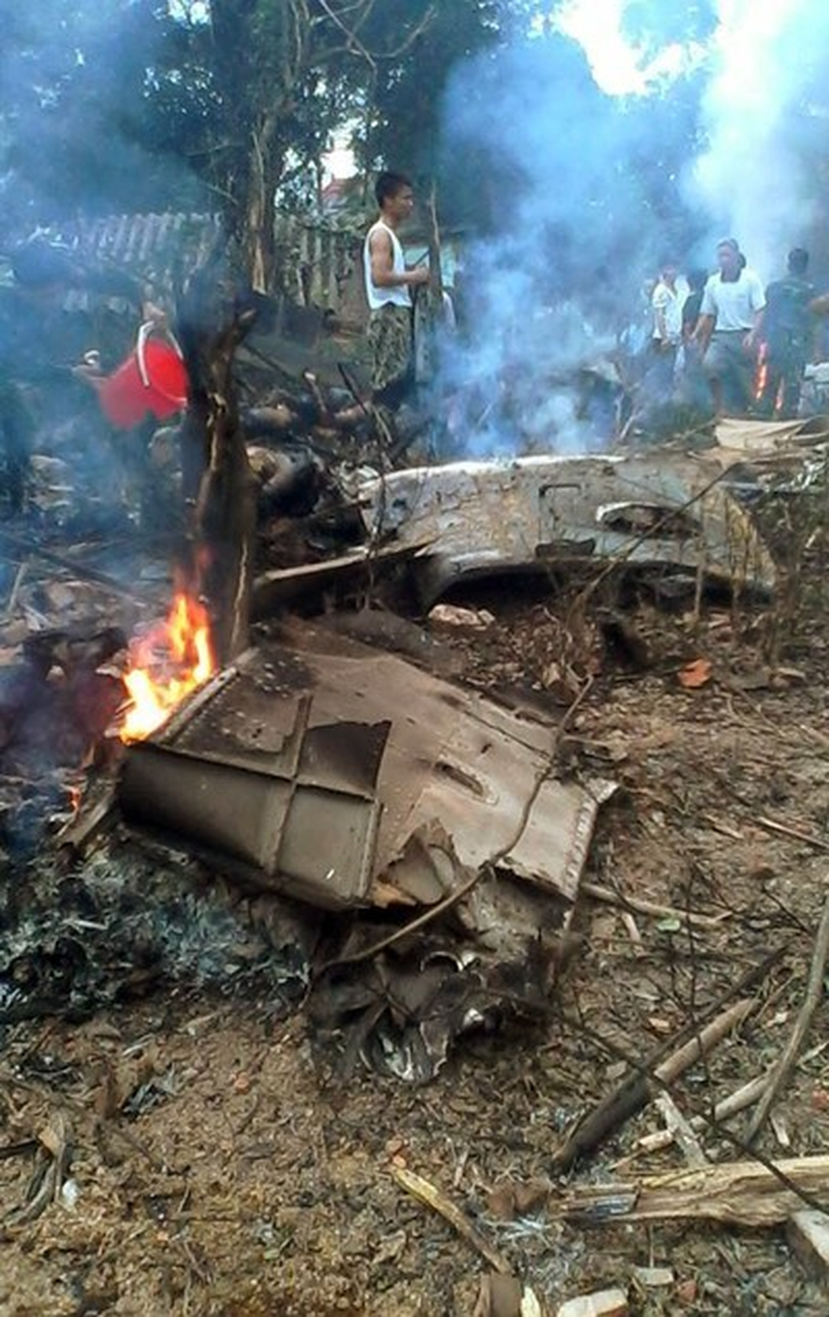 Vietnam\'da Askeri Helikopter Düştü: 16 Ölü