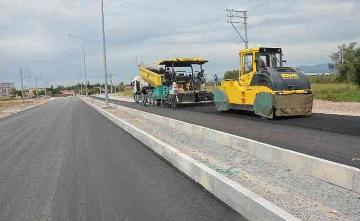 Akhisar\'da Asfaltlama Çalışmaları Başlıyor