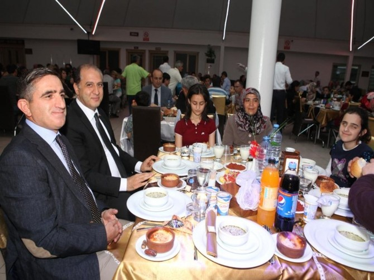 Amasya\'da Yöneticiler Engellilerle İftar Yaptı