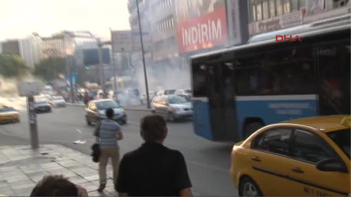 Ankara Tuzluçayır\'da, Lice Protestoları Sırasında Belediye Otobüsünün Göstericiler Tarafından...