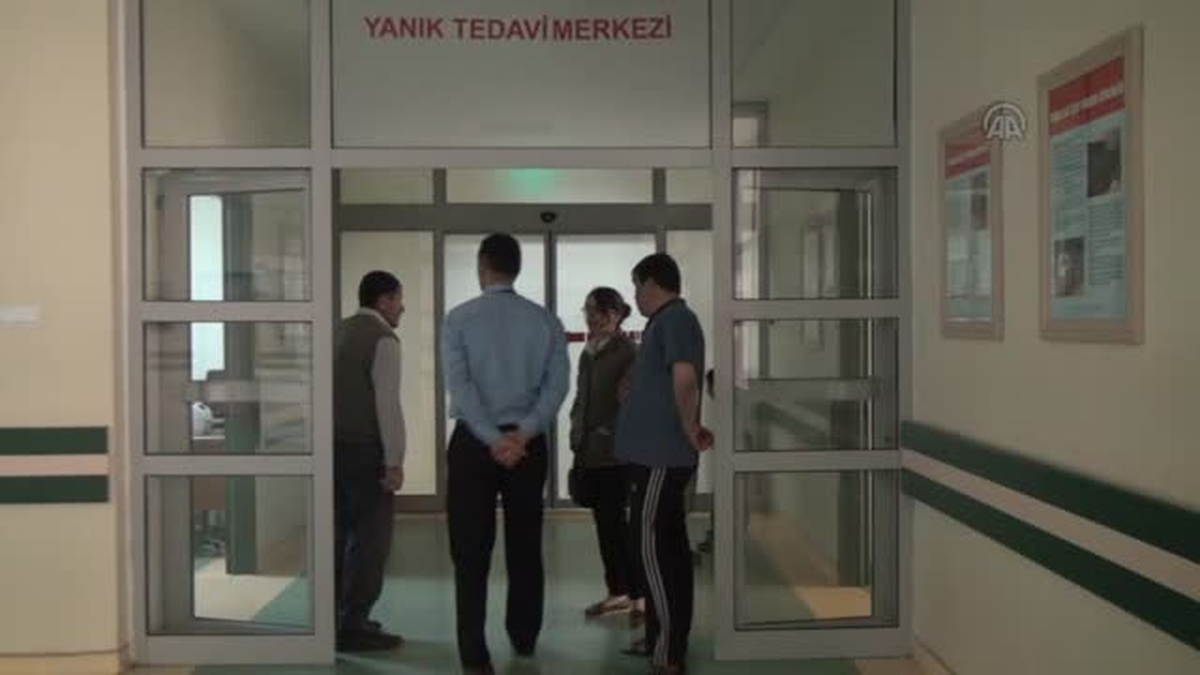 Annesinin ekmek yaptığı tandıra düştü -
