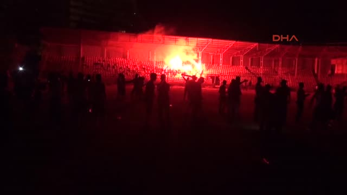 Antalya\'da \'1 Meşale de Sen Yak\' Etkinliği Kapsamında Yürüyüş Yapan Bir Grup Antalyaspor Taraftarı,...