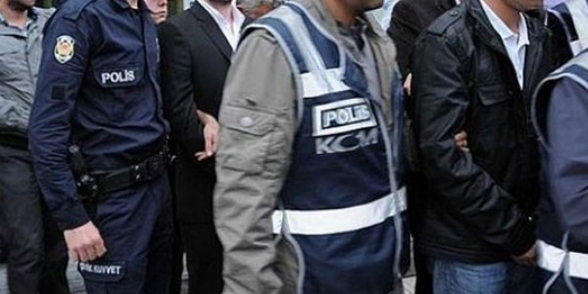 Adana\'daki Uyuşturucu Operasyonlarında 22 Kişi Tutuklandı