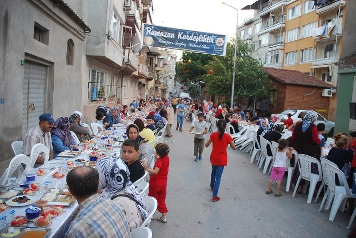 Balık Pazarı ve Yeni Mahalle Halkı İftarda Buluştu