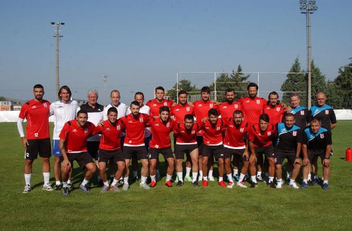 Balıkesirspor 15 Futbolusuyla Sahaya İndi