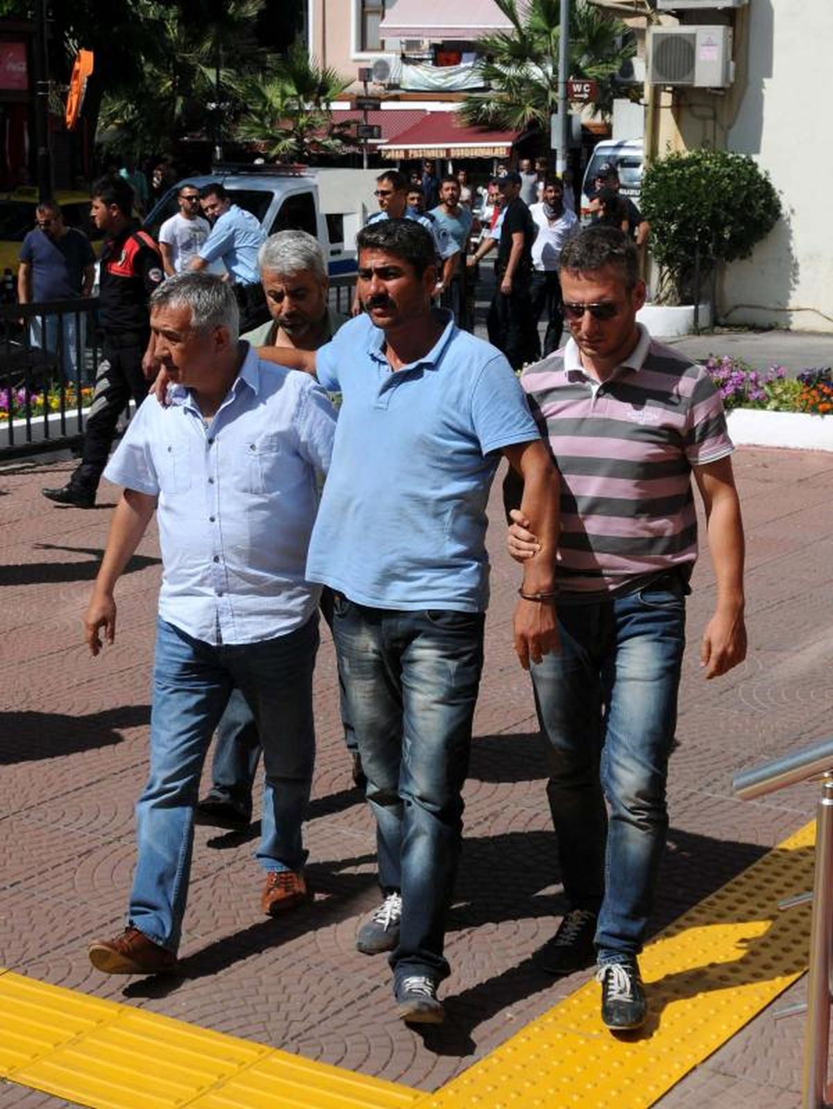 Barışmayan Eşini Öldüren Koca Adliyede