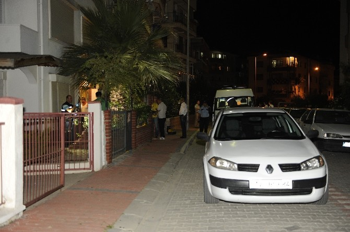 Çanakkale\'de Boşanma Aşamasındaki Eşini Öldürdü