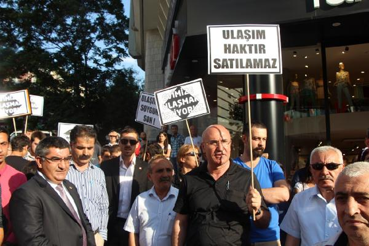 CHP\'li Vekillerin de Katıldığı Ulaşım Eylemine Biber Gazlı Müdahale