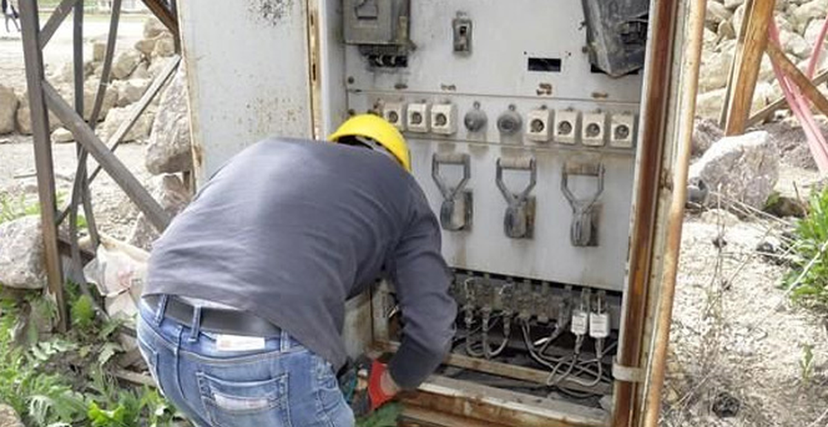 Dedaş Ekipleri, Kaçak Kontrolüne Gittikleri Köyden Çıkamadı