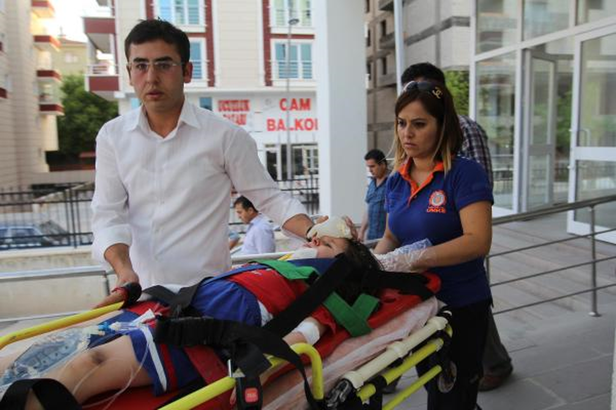 Dedesine Koşan Küçük Fatmagül\'e Otomobil Çarptı