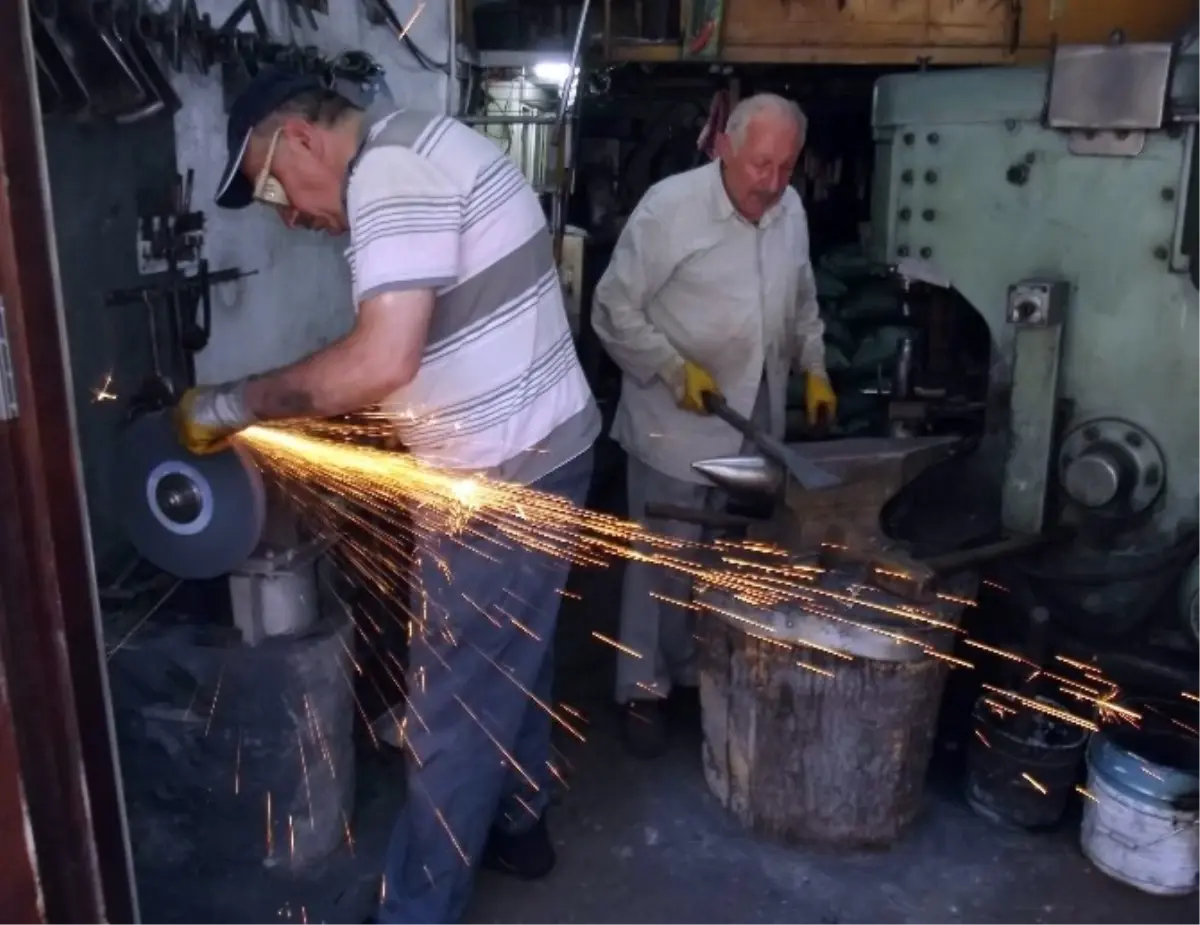 Demir Ustasının Zor Günleri