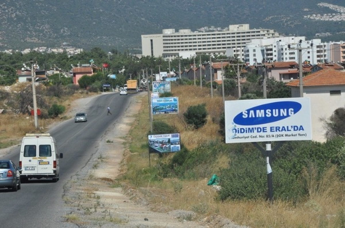 Didimde Yol Güzergahı Üzerindeki Tabelalar Sökülmeye Başlandı
