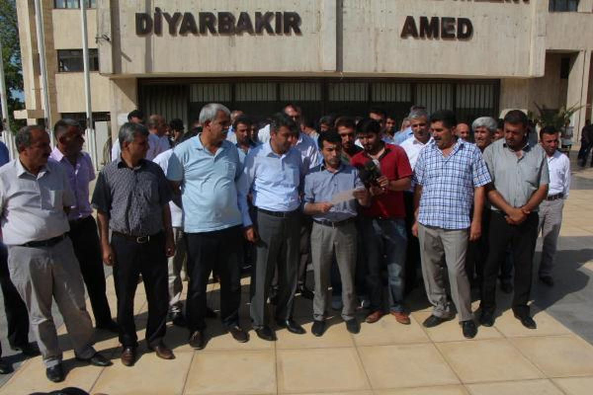 Diyarbakır\'da Belediyeye Saldıran Şoförler Özür Diledi