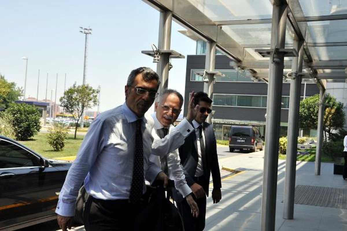 Ekmeleddin İhsanoğlu Ankara\'ya Gitti