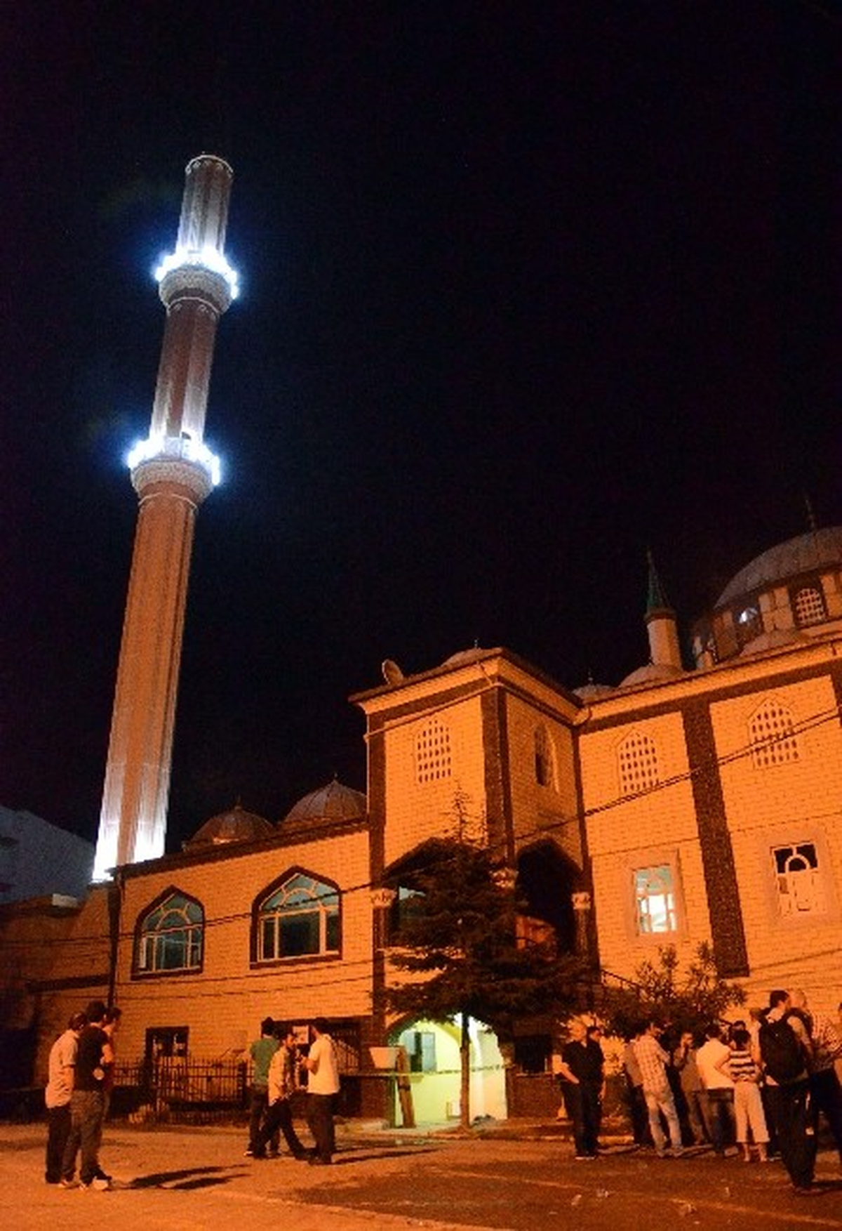 Esenyurt\'ta Caferi Vatandaşların Kullandığı Camide Yangın