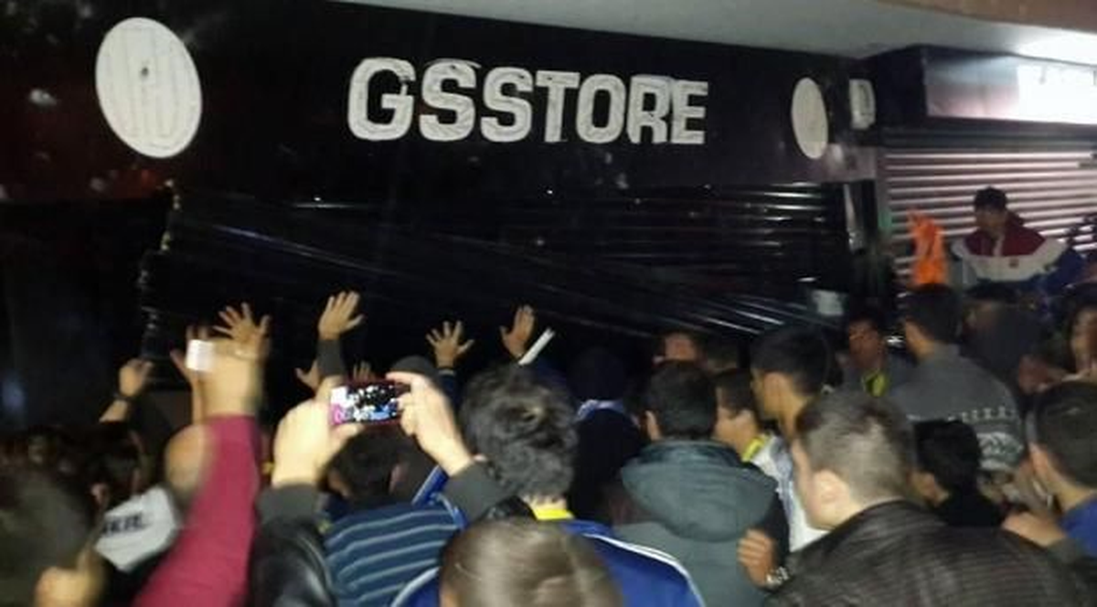 Gs Store Mağazasına Saldırı Güvenlik Kamerasında