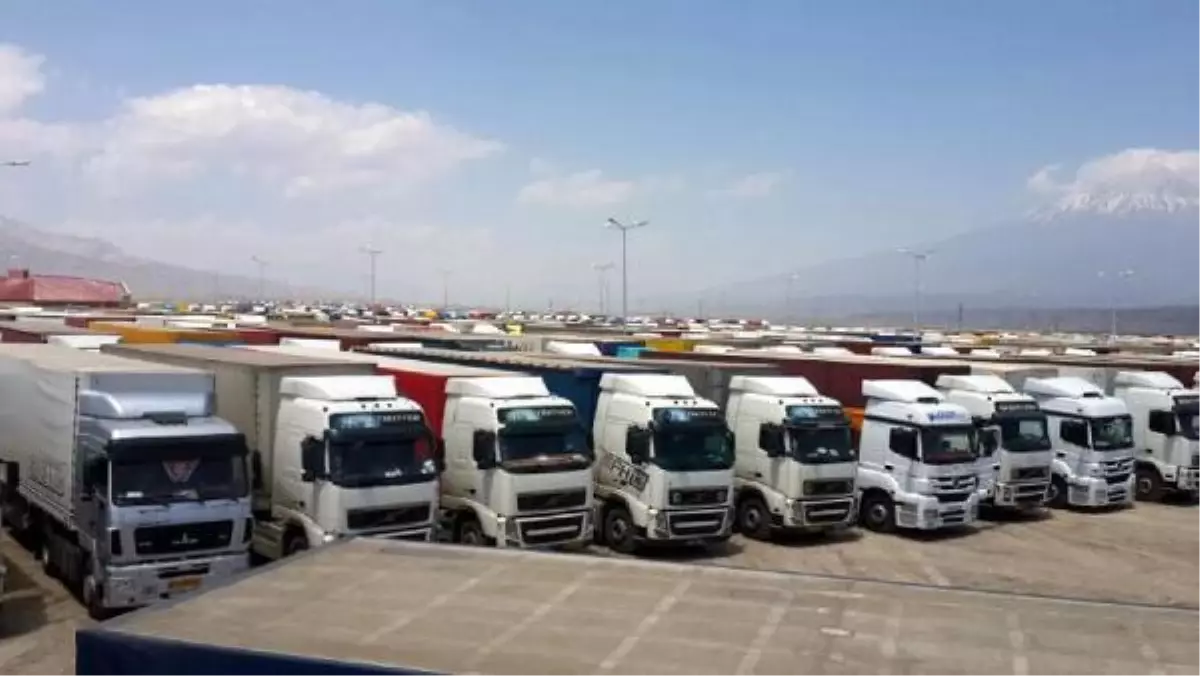 Gürbulak\'ta 15 Milyon TL\'ye Tır Parkı Yapıldı Ama Tuvalet Yok