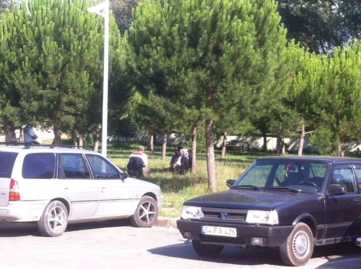 Hastane Bahçesinde Karısını Silahla Rehin Aldı