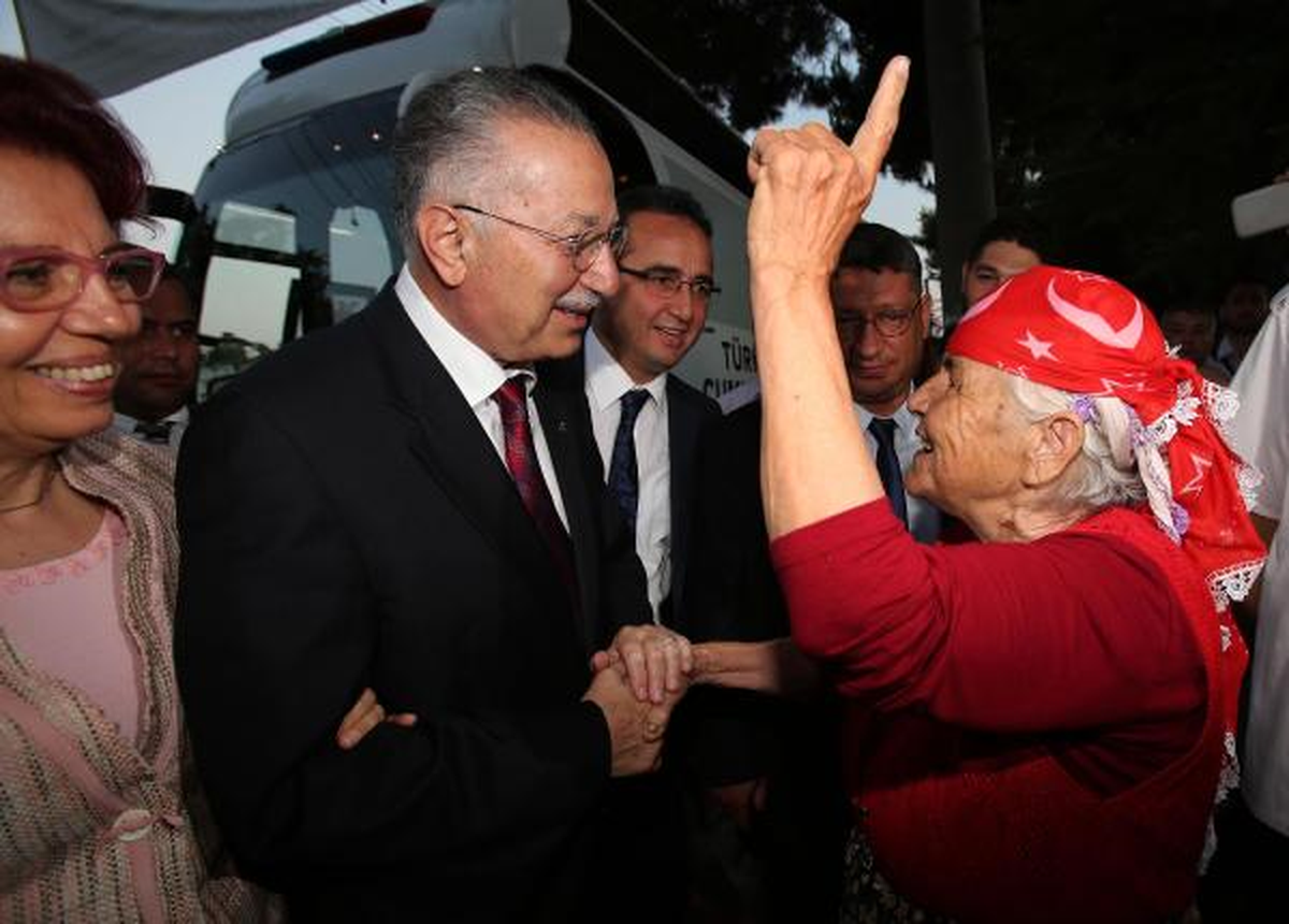 İhsanoğlu\'na Aydınlı Yaşlı Kadından Yakın İlgi