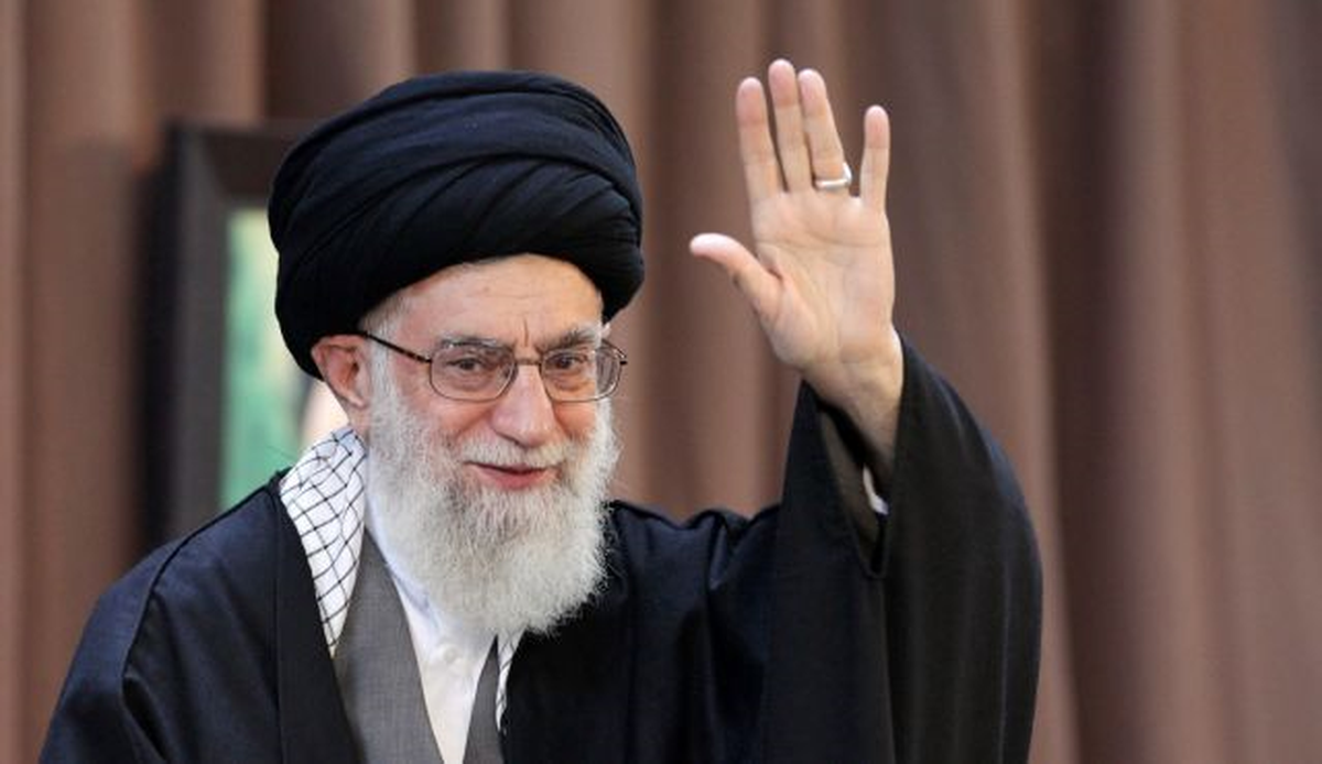 İran\'ın Dini Lideri Hamaney\'den Ruhani Hükümetine Destek