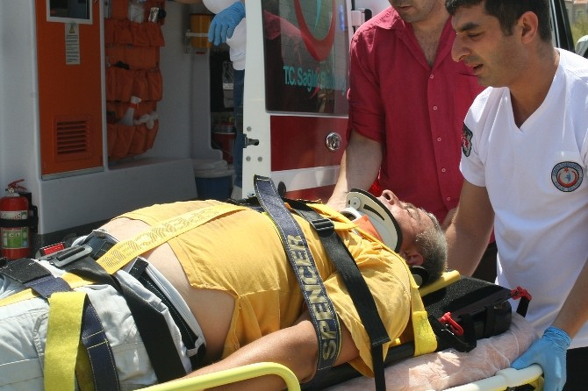 İşe Giderken Kaza Yapan Güvenlik Görevlisi Yaralandı