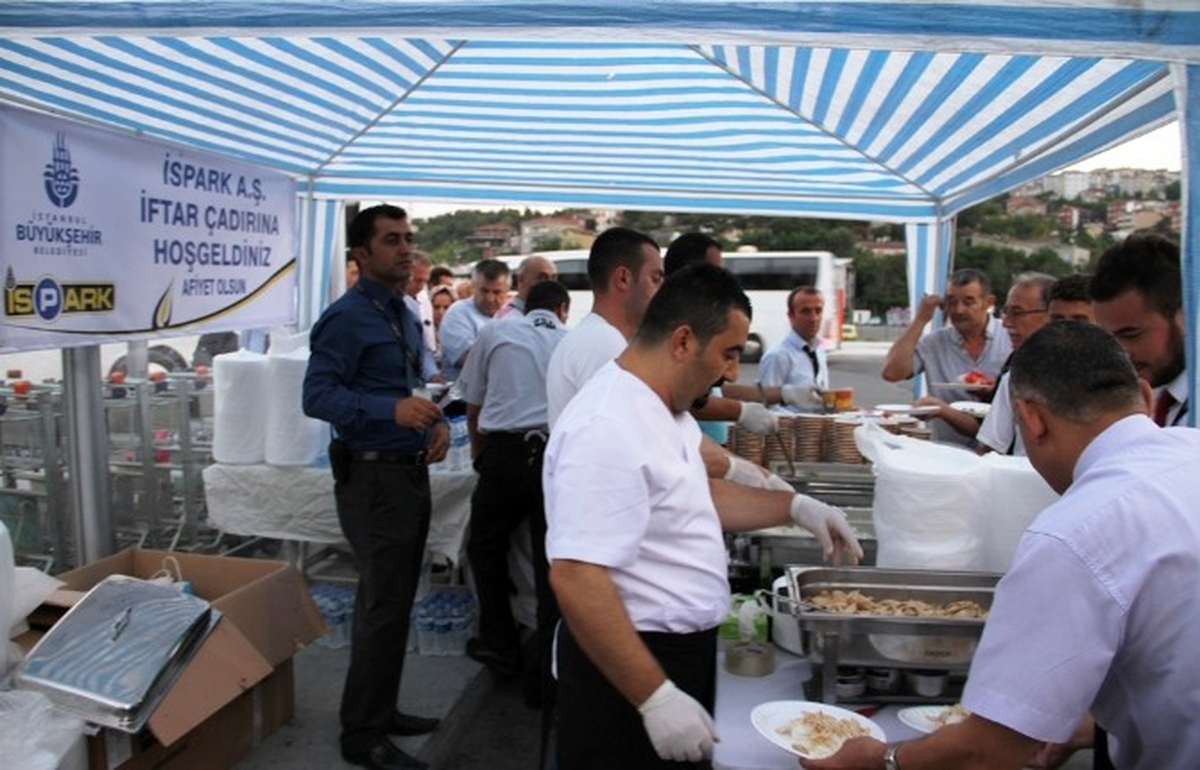 İSPARK\'tan Alibeyköy Cep Otogarı Yolcularına İftar Yemeği