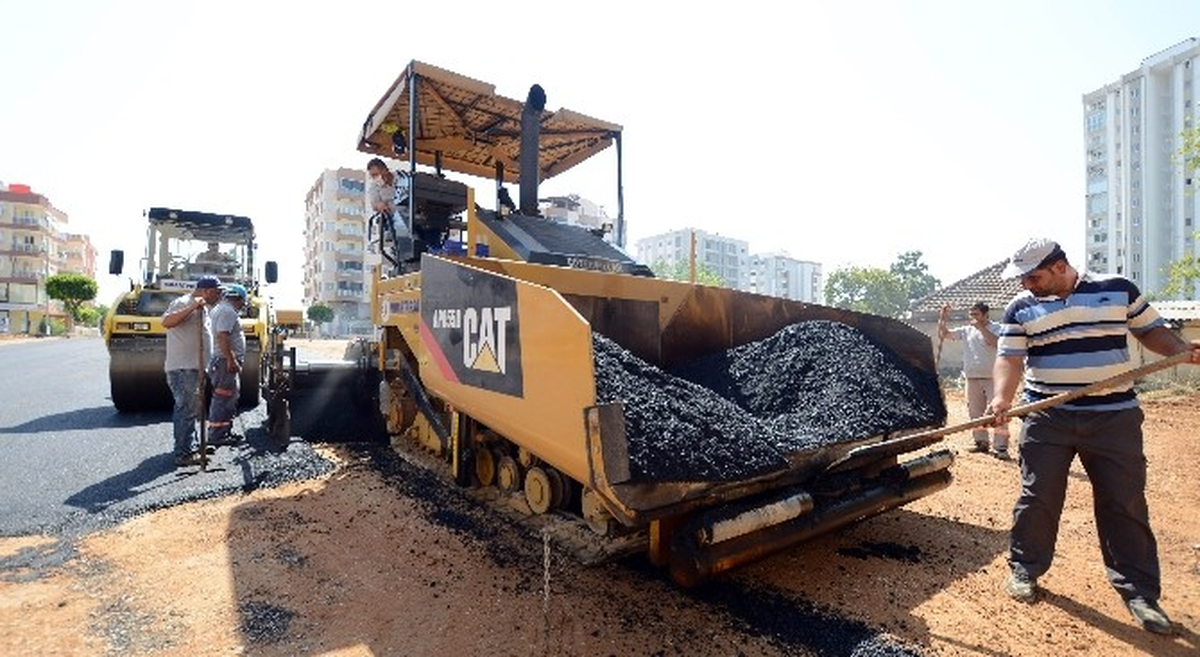 Kızıltoprak Mahallesine 4 Bin Metrekare Asfalt