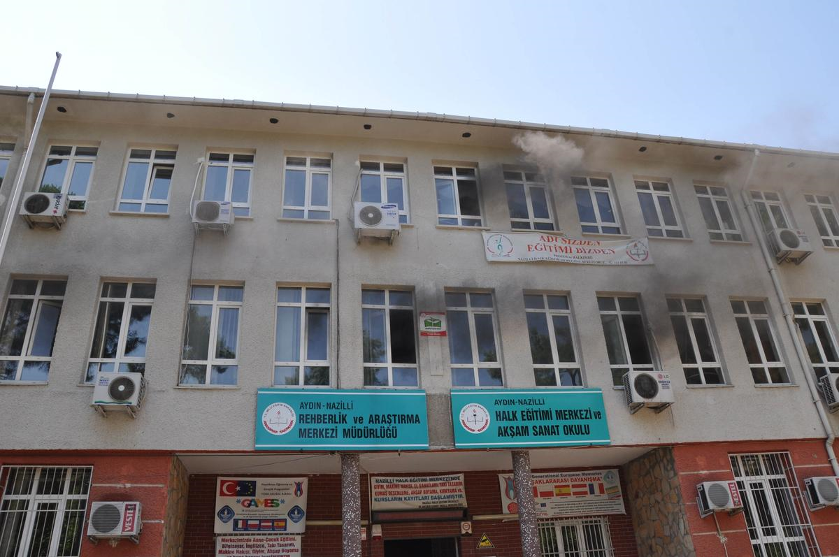 Nazilli Halk Eğitim Merkezi\'nde Yangın