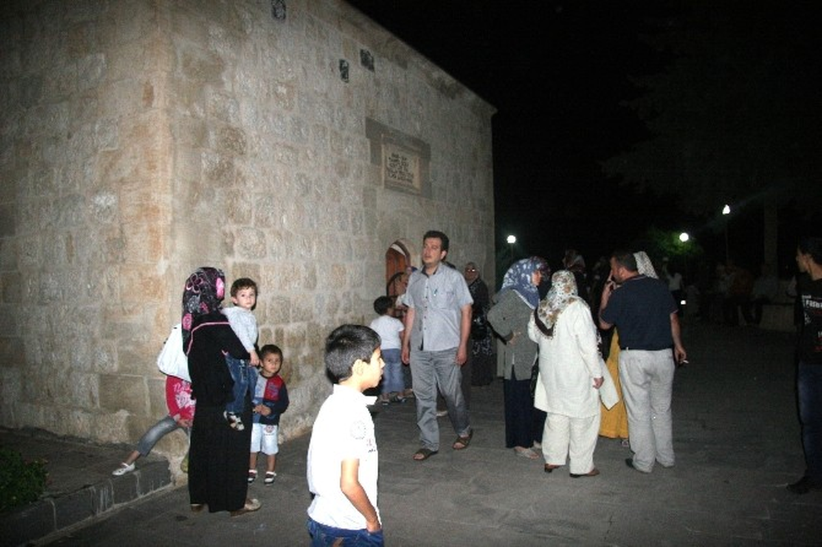 Kilis\'te Ramazan Ayında Türbelere Ziyaretçi Akını