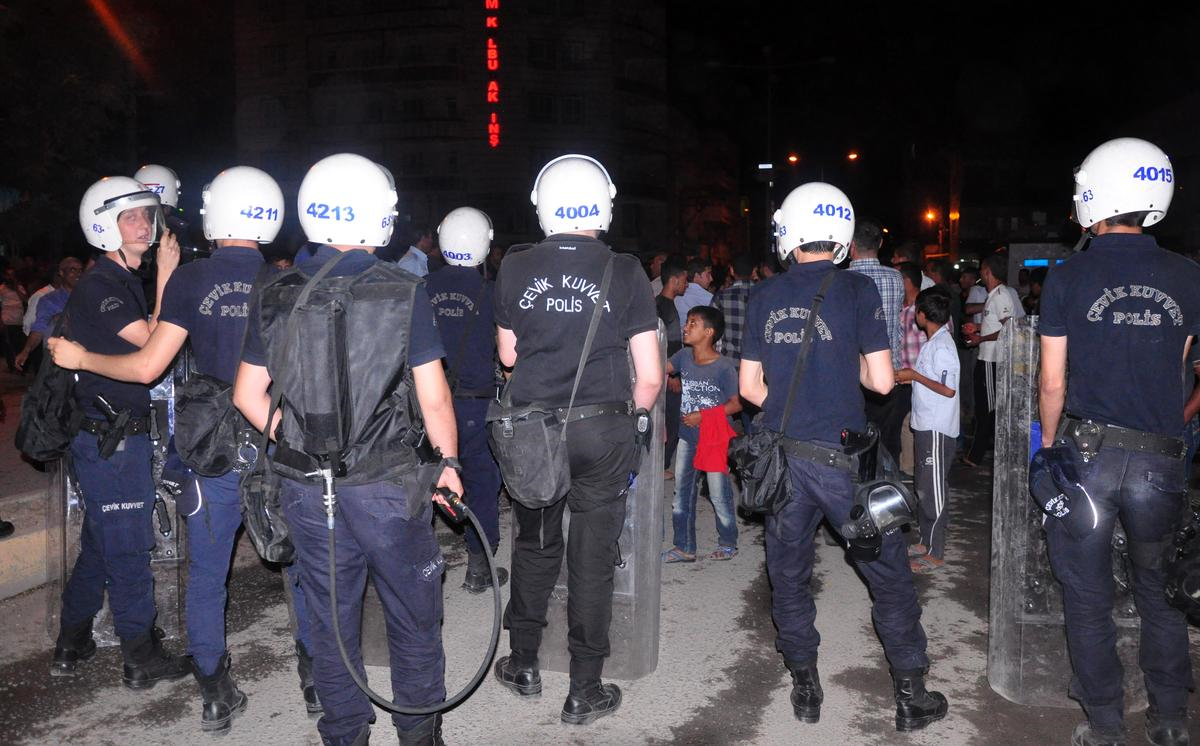 Şanlıurfa\'da Elektrik Kesintisi Protestosu