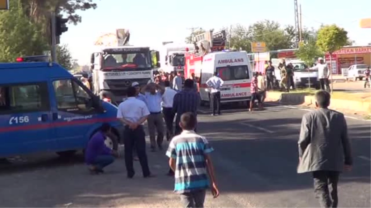 Şanlıurfa\'da minibüs ile beton mikseri çarpıştı: 1 ölü, 1 yaralı