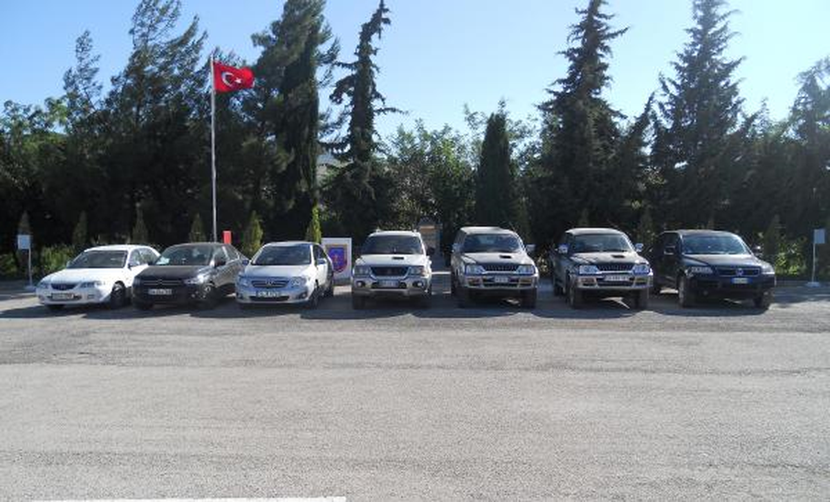Suriye Sınırında 7 Çalıntı Araç Ele Geçirildi