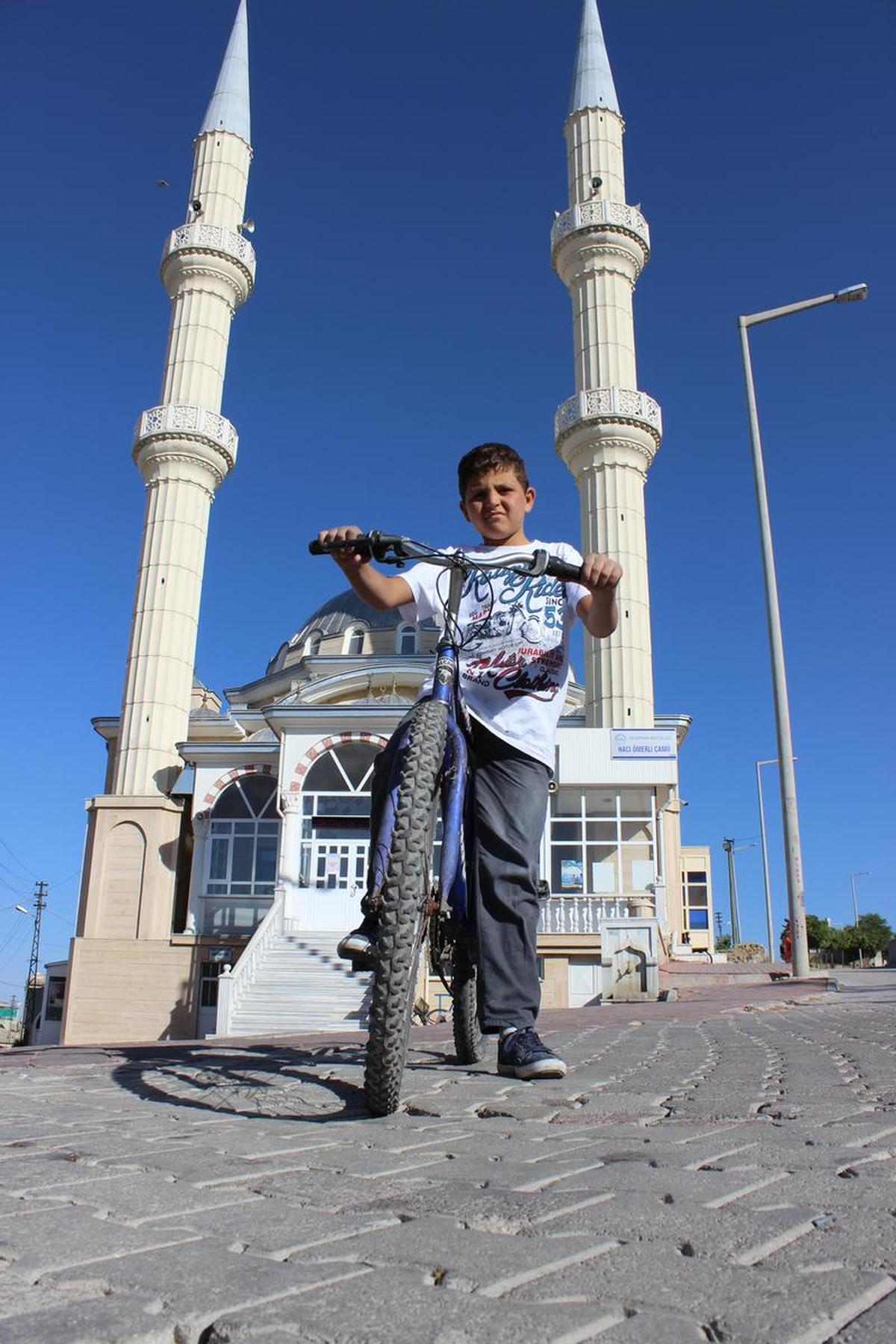 Suriyeli Mustafa\'nın Yarasını İlçe Halkı Sarıyor