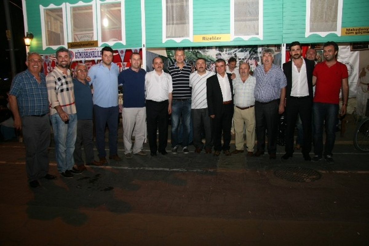 Adapazarı Belediyesi\'nden Rizeliler Derneği Standına Ziyaret