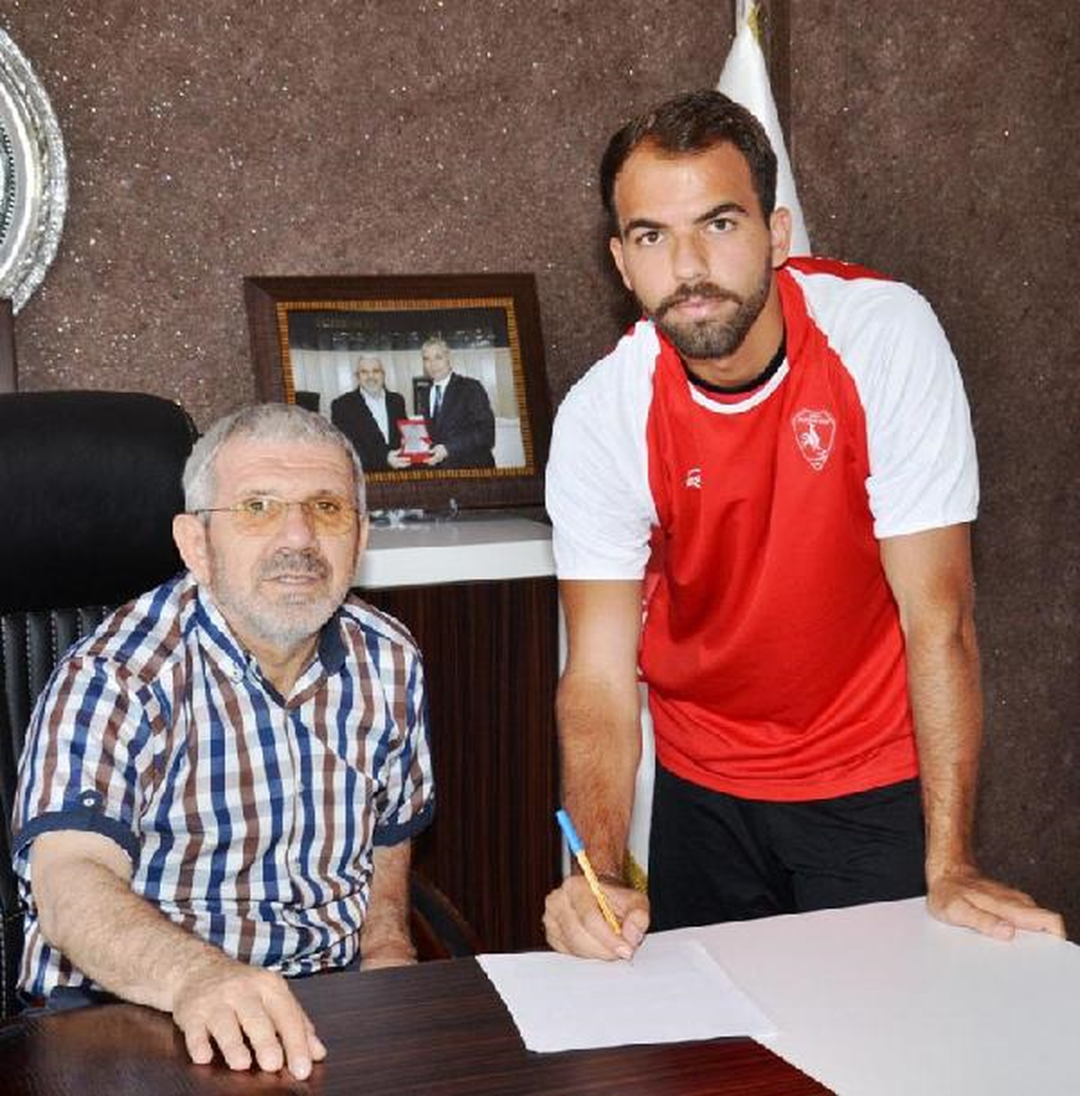 Akhisar Belediye 2 Genç Oyuncuyu Kiraladı