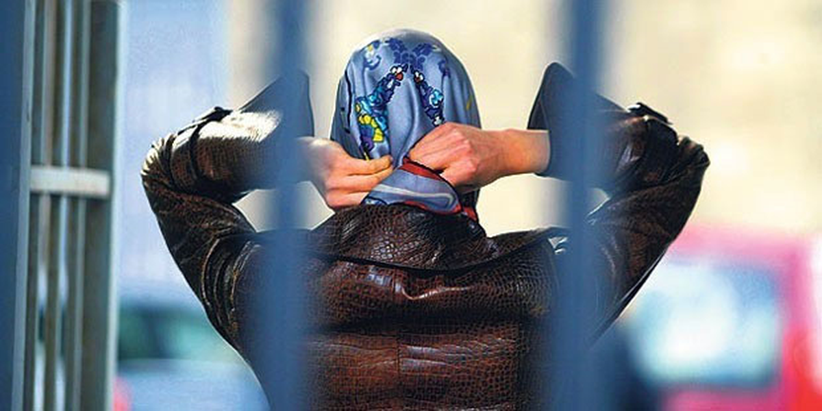 Almanya\'da Başörtülü Hemşire İşten Çıkarıldı