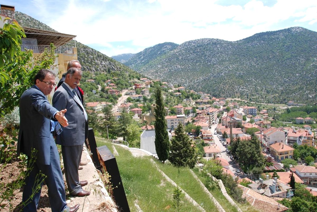 Başkanı Uysal, Park Yapılacak Alanda İncelemede Bulundu