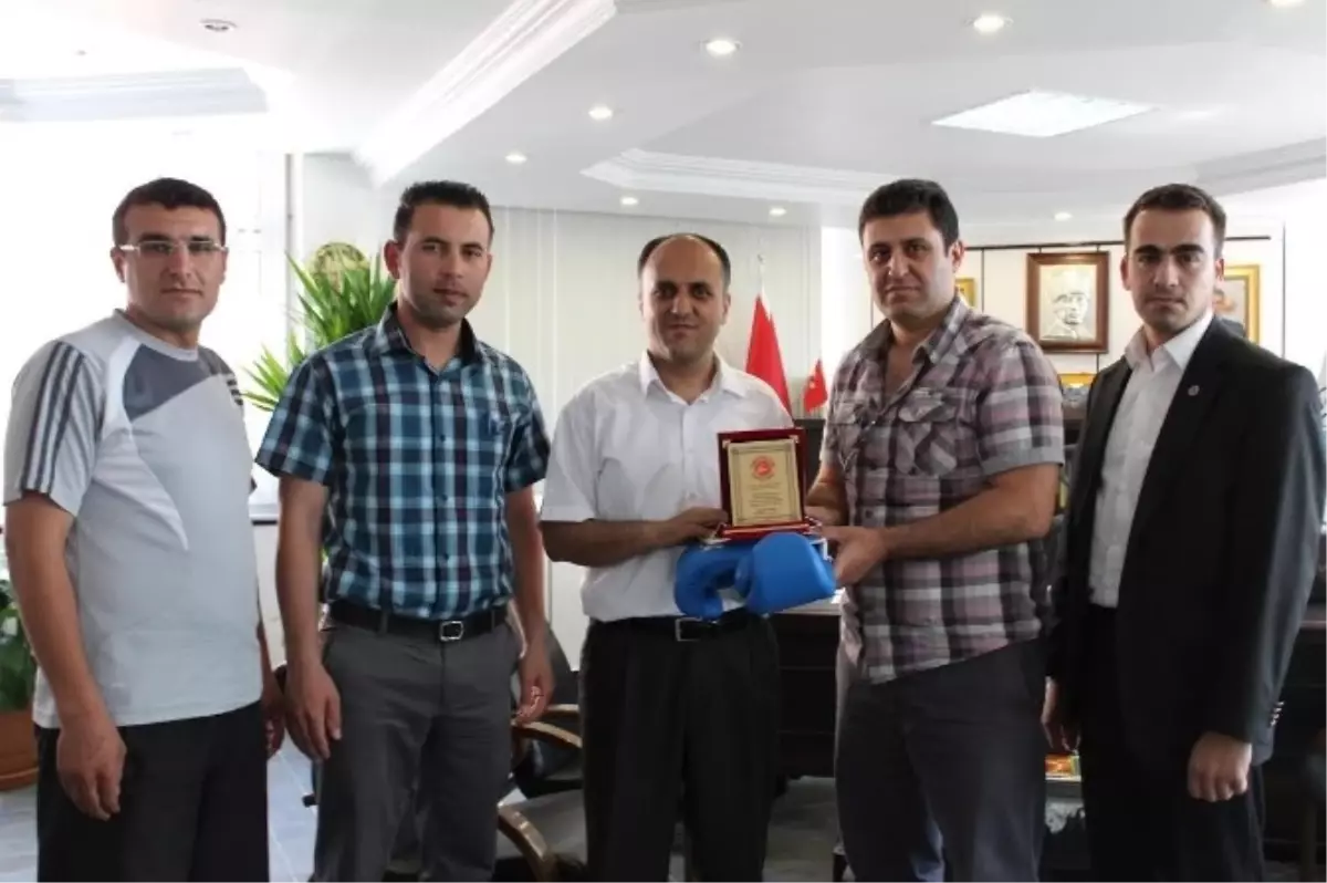 Beyşehir Belediye Başkanı Özaltun'a Plaket