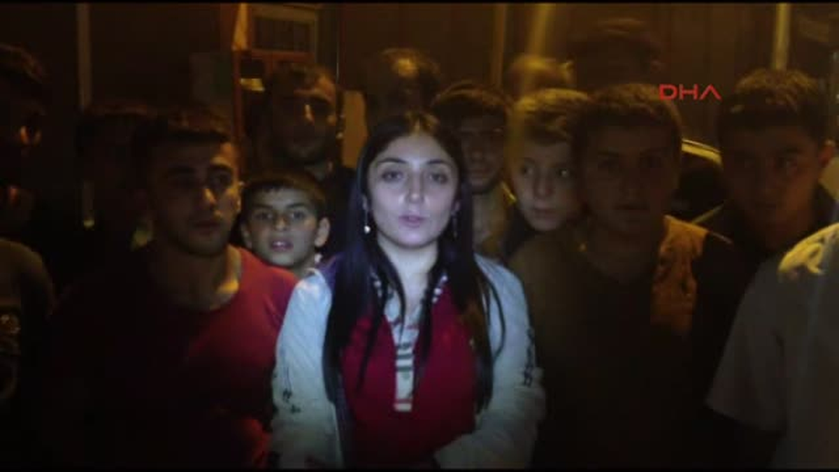 Çatak\'ta Kesintilere Tepki Gösterenler Elektrik Şirketini Taşladı