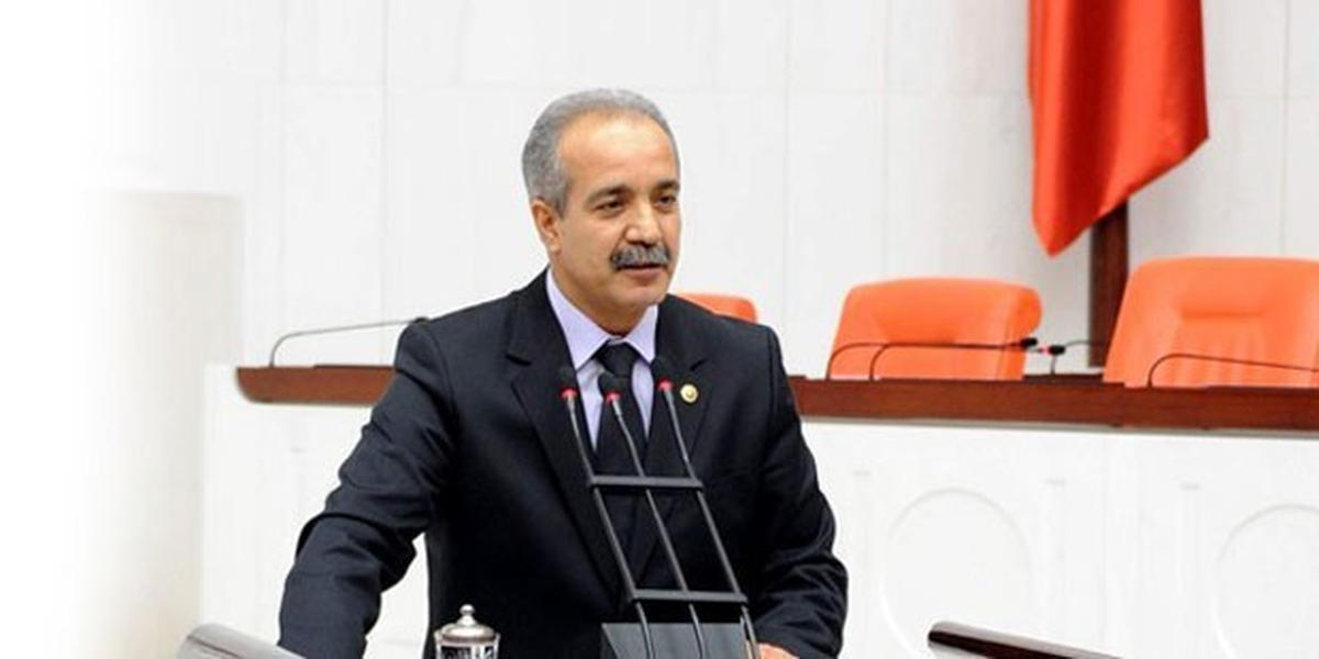 CHP\'den İak Parti\'ye Geçen Fırat\'a Genel Kurul\'da CHP\'lilerden Protesto
