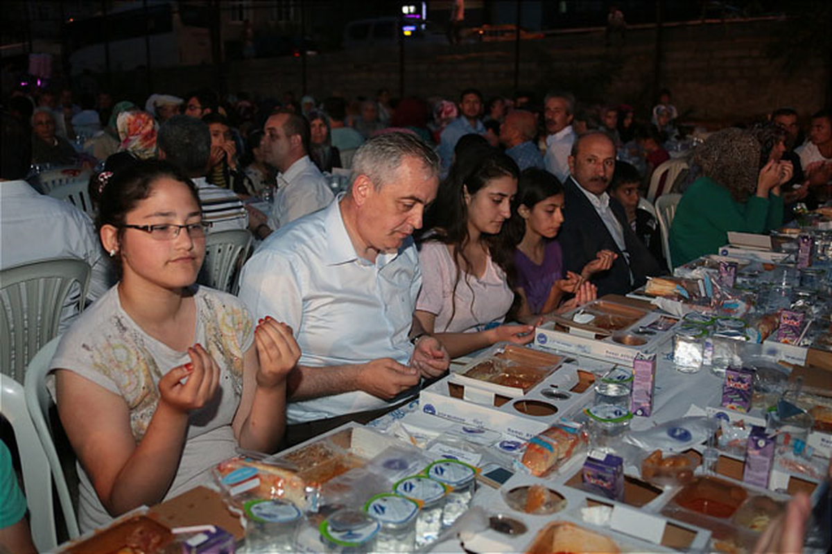 Çırçır\'da Fesleğen Dağıtımı ve Açıkhava İftarı