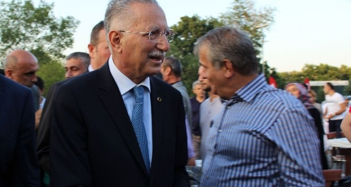 Cumhurbaşkanı Adayı Prof. Dr. Ekmeleddin İhsanoğlu\'nun Eyüp\'te Katılacağı İftar Programı Öncesi,...