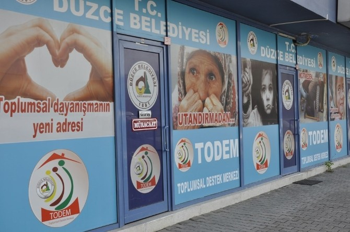 Düzce Belediyesi Ramazan Paketleri İhtiyaç Sahiplerine Ulaştırıyor