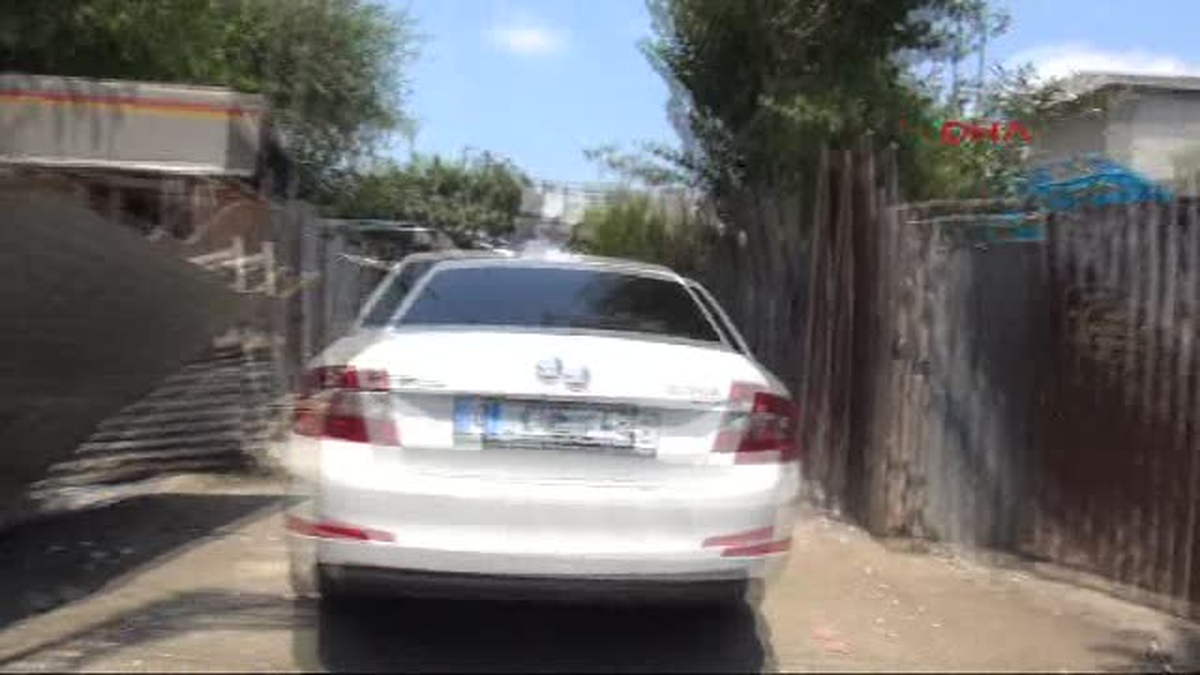 Eroin Satıcıları Polise Taşla Saldırdı