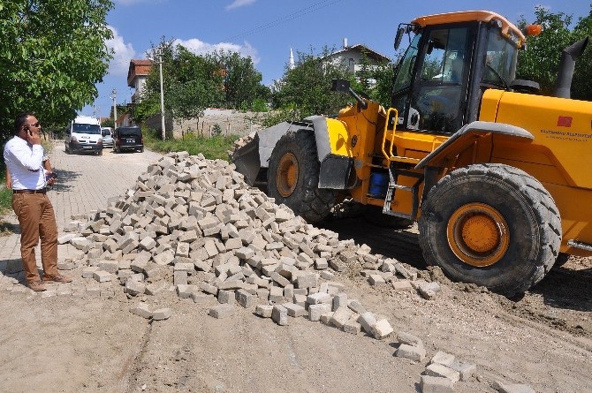 Esentepe Mahallesinde Asfaltlama Çalışmaları Sürüyor