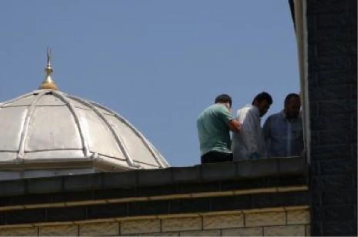 Esenyurt\'taki Camiye Saldırı İddiası