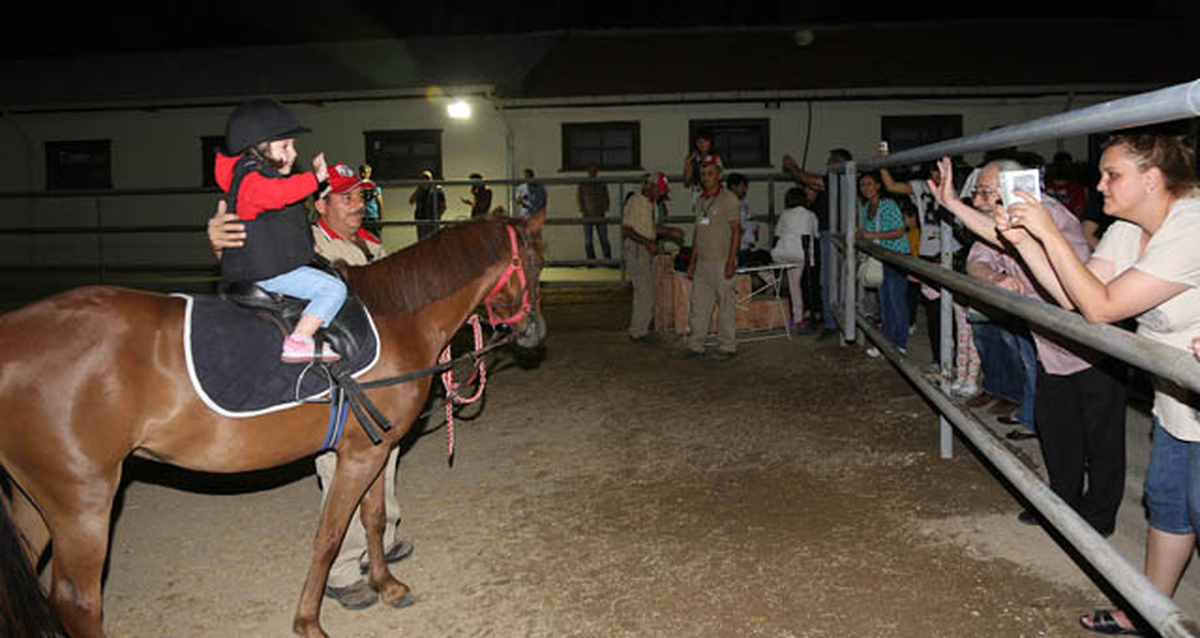 Eskişehirli Çocuklar Pony Atlara Binme Mutluluğunu Yaşadılar