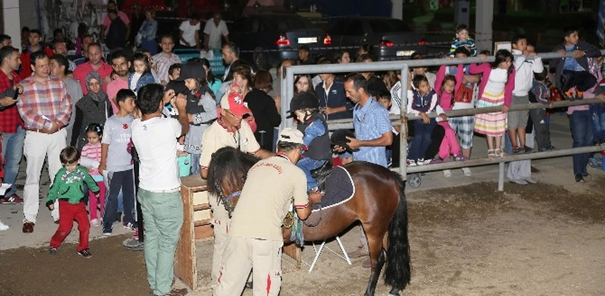 Eskişehirli Çocukların Pony Atlara Binme Mutluluğu