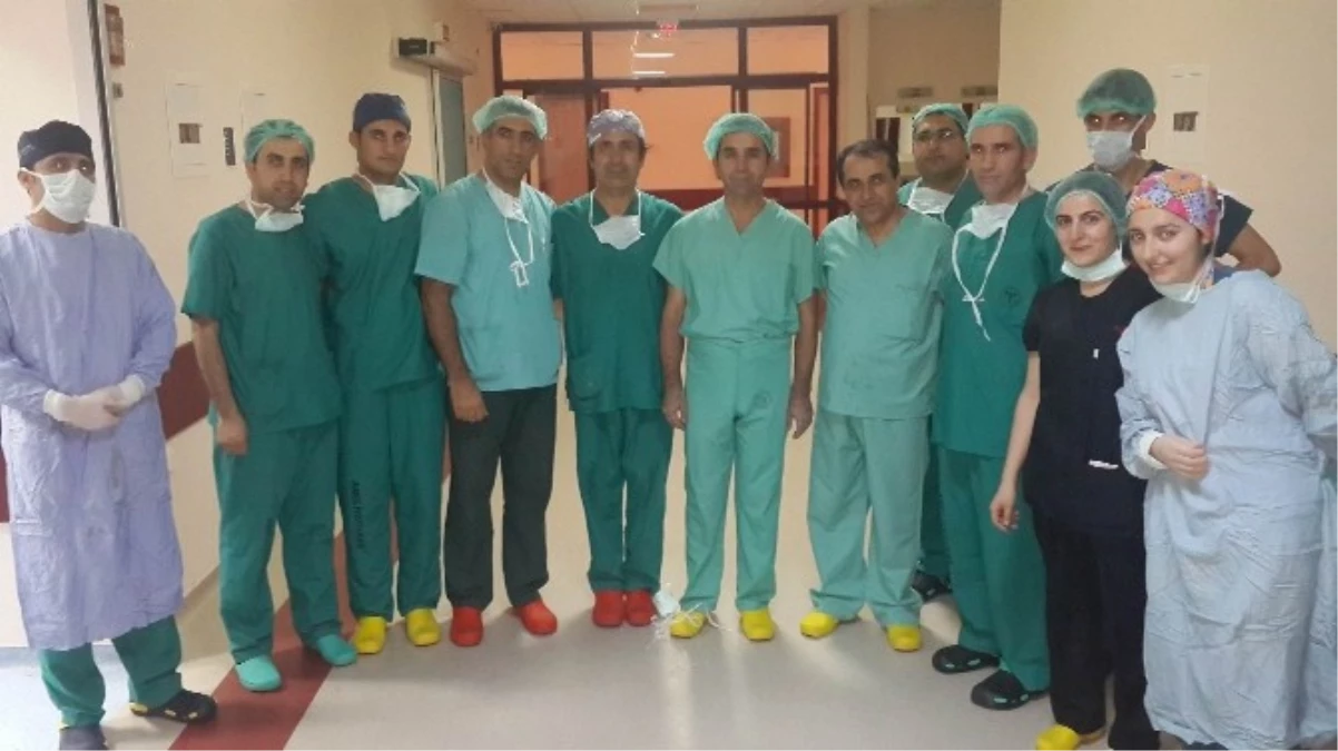 Gazi Yaşargil Hastanesi\'nde İlk Kez Tüp Mide Ameliyatı Gerçekleştirildi