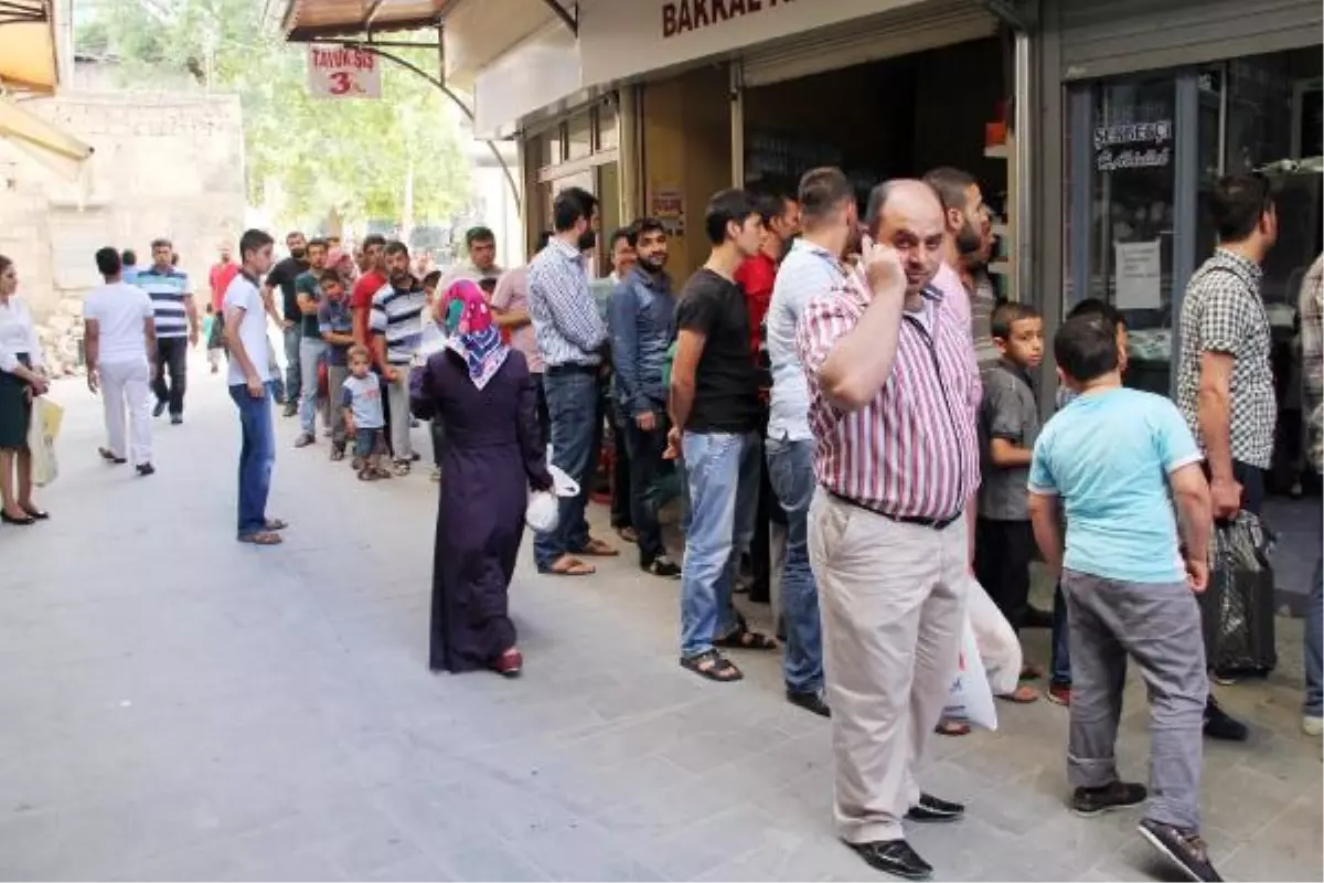 Gaziantep ve Şanlıurfa\'da Meyan Şerbeti Kuyruğu